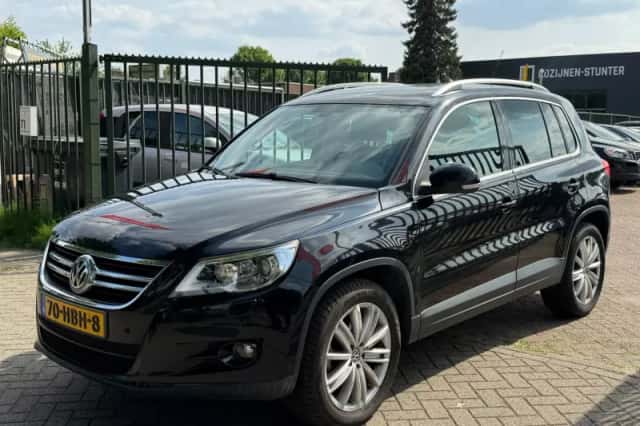 Volkswagen Tiguan (2008) thumbnail 2