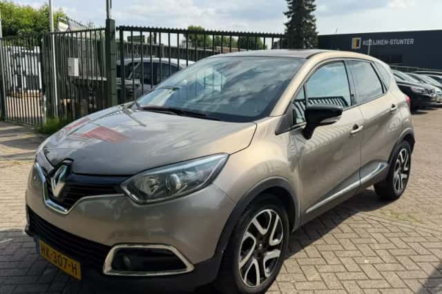 Renault Captur (2015) thumbnail 2
