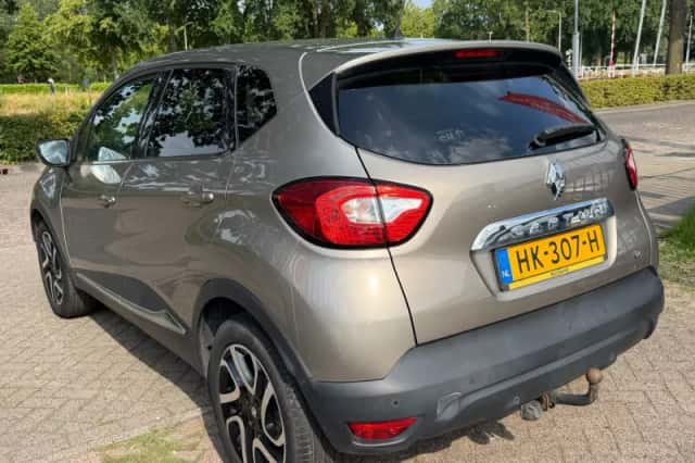 Renault Captur (2015) thumbnail 3