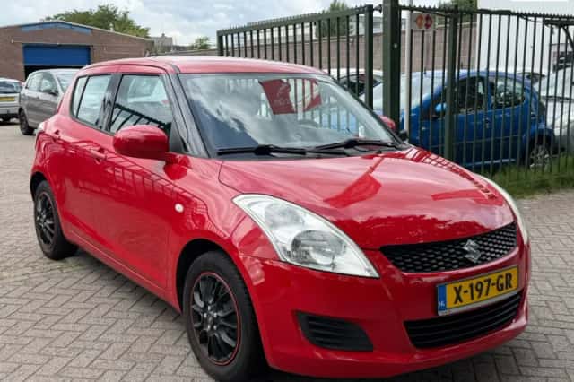 Suzuki Swift (2012) thumbnail 1
