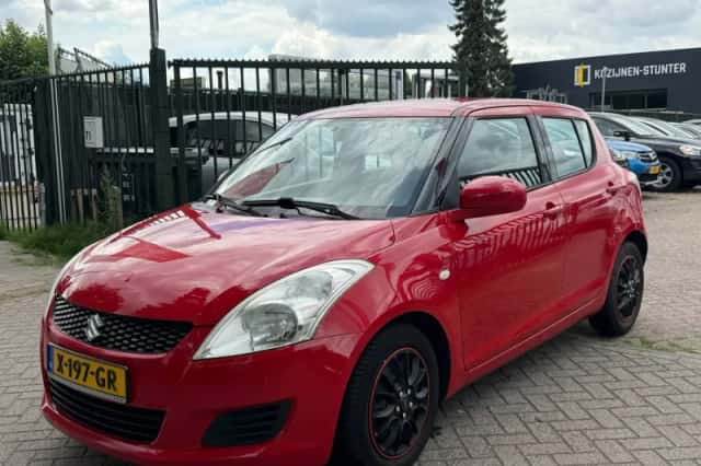 Suzuki Swift (2012) thumbnail 2