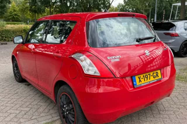 Suzuki Swift (2012) thumbnail 3