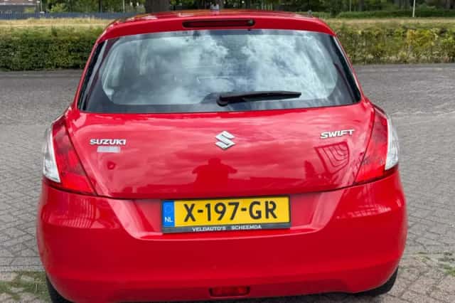 Suzuki Swift (2012) thumbnail 6