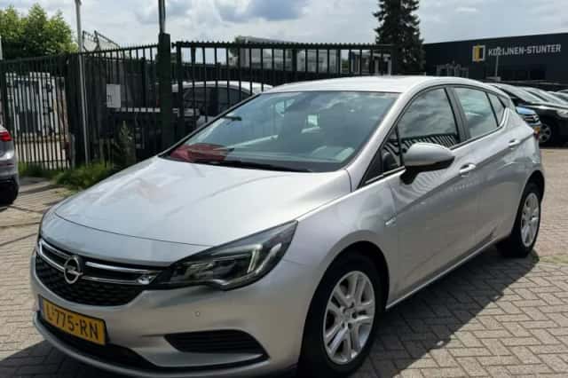 Opel Astra (2019) thumbnail 2