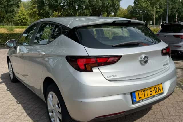 Opel Astra (2019) thumbnail 3