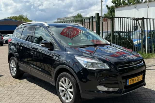 Ford Kuga (2015) thumbnail 1