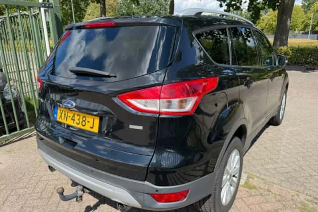 Ford Kuga (2015) thumbnail 3