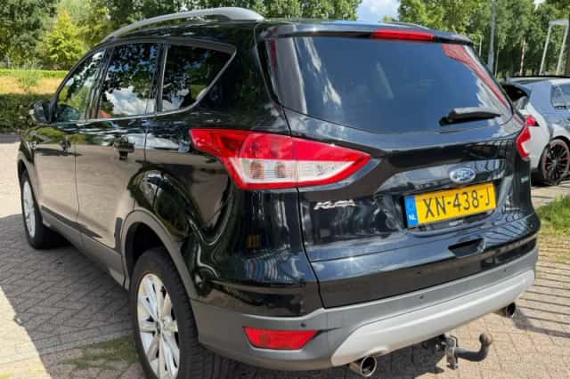 Ford Kuga (2015) thumbnail 4