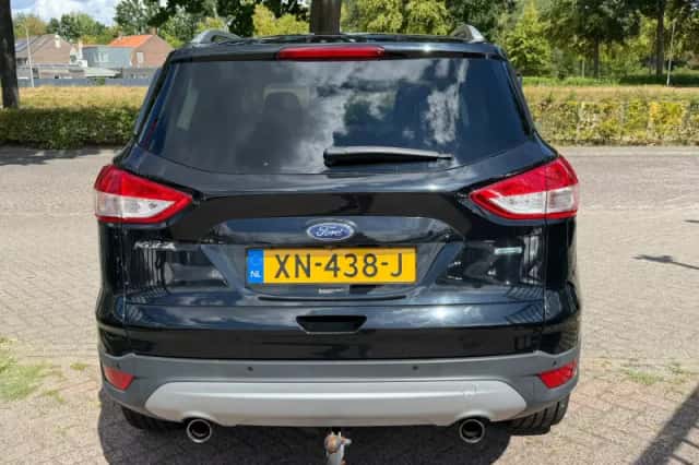Ford Kuga (2015) thumbnail 5