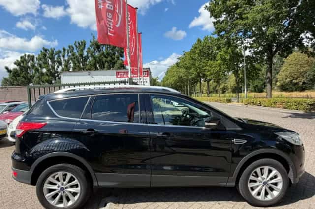 Ford Kuga (2015) thumbnail 6