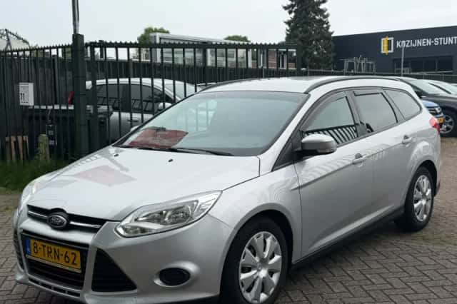 Ford Focus (2012) thumbnail 2