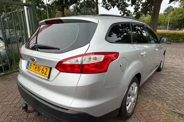 Ford Focus (2012) thumbnail 3