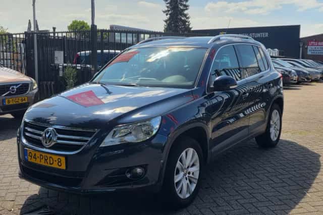 Volkswagen Tiguan (2011) thumbnail 2