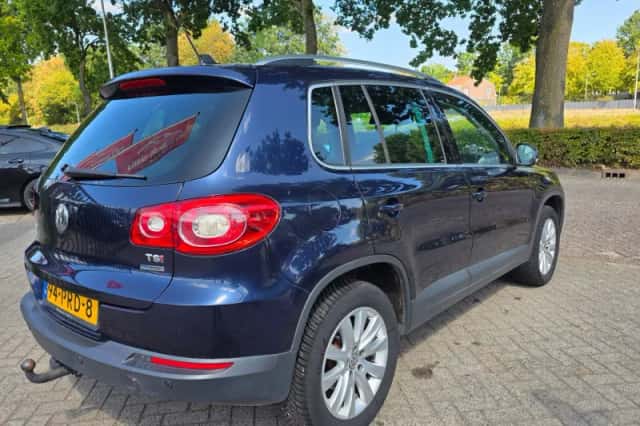 Volkswagen Tiguan (2011) thumbnail 3