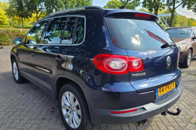 Volkswagen Tiguan (2011) thumbnail 4