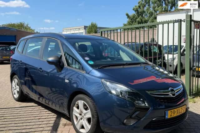 Opel Zafira (2012) thumbnail 1