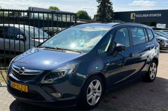 Opel Zafira (2012) thumbnail 2