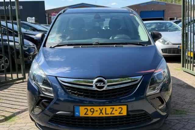 Opel Zafira (2012) thumbnail 6