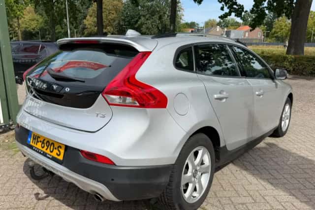 Volvo V40 Cross Country (2015) thumbnail 3