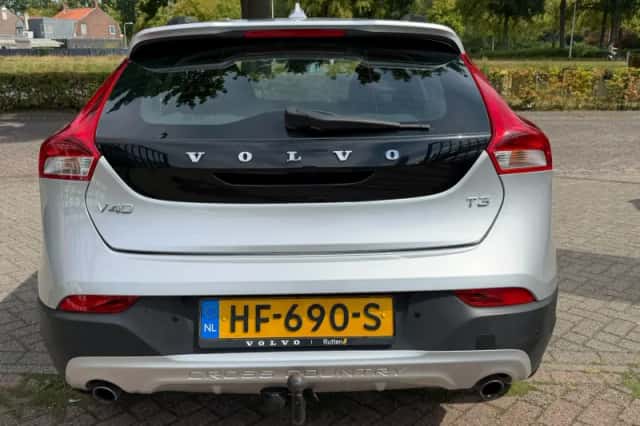 Volvo V40 Cross Country (2015) thumbnail 5