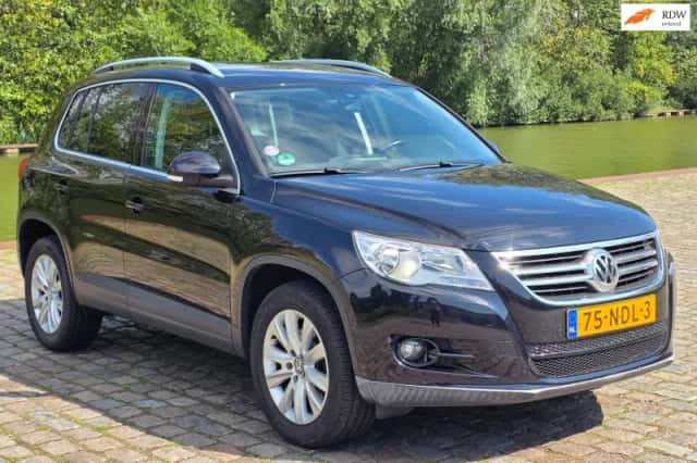 Volkswagen Tiguan (2010) thumbnail 1