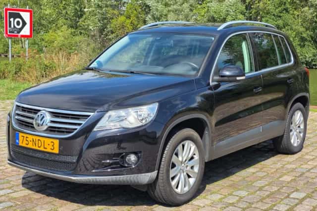 Volkswagen Tiguan (2010) thumbnail 2