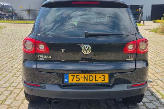 Volkswagen Tiguan (2010) thumbnail 6
