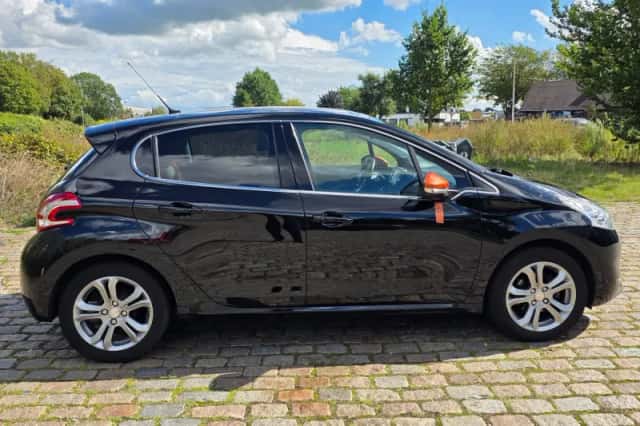Peugeot 208 (2015) thumbnail 6