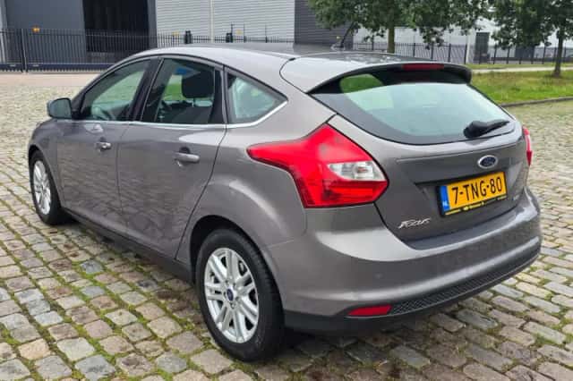 Ford Focus (2014) thumbnail 3