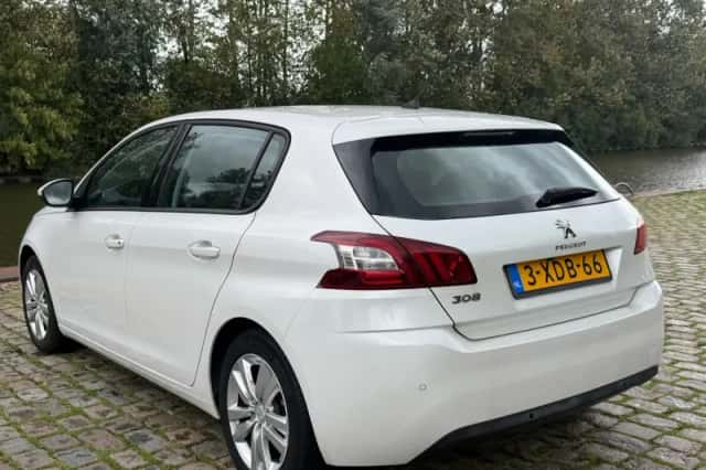 Peugeot 308 (2014) thumbnail 3