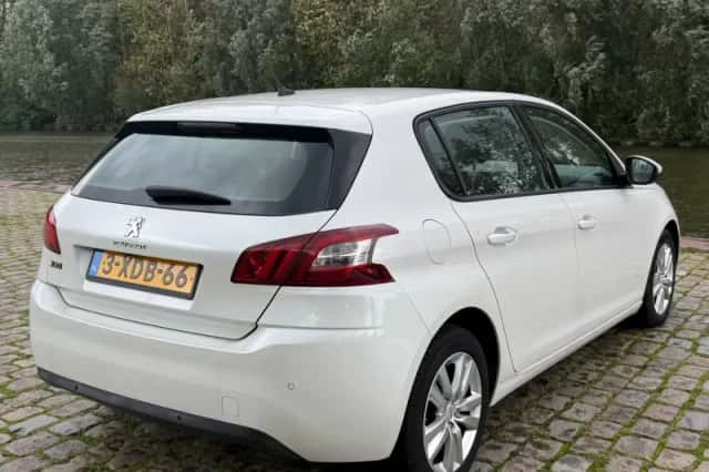 Peugeot 308 (2014) thumbnail 4