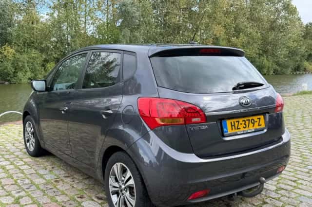 Kia Venga (2016) thumbnail 3