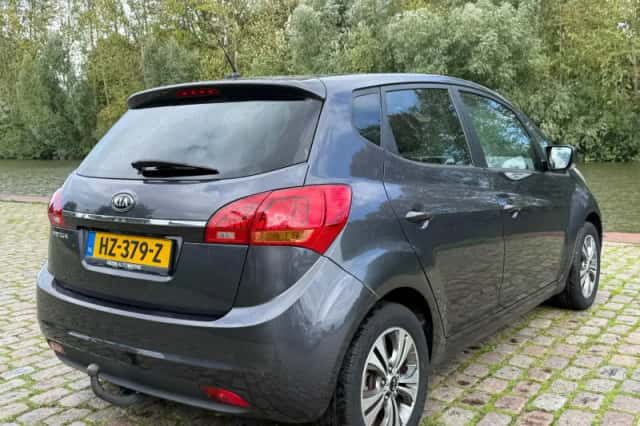 Kia Venga (2016) thumbnail 4