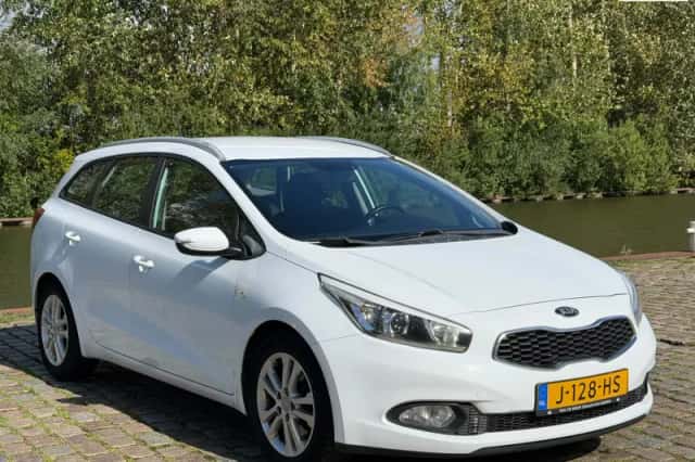 Kia Ceed (2014) thumbnail 1