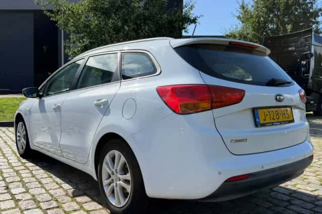 Kia Ceed (2014) thumbnail 3