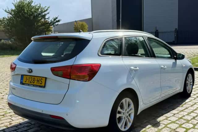 Kia Ceed (2014) thumbnail 4