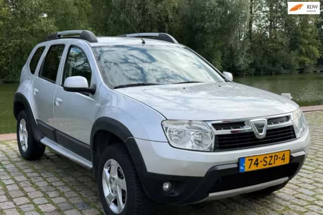 Dacia Duster (2012) thumbnail 1