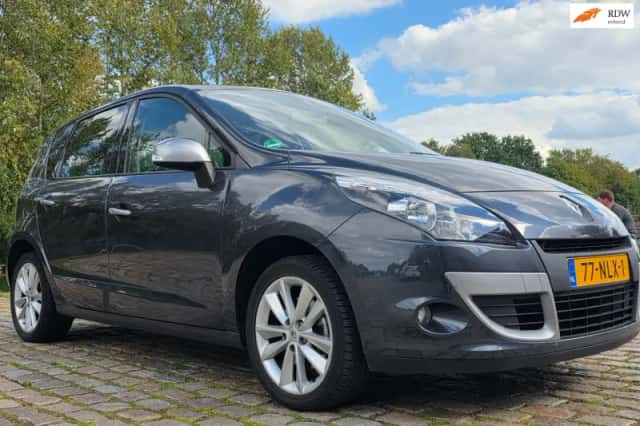 Renault Scénic (2010) thumbnail 1