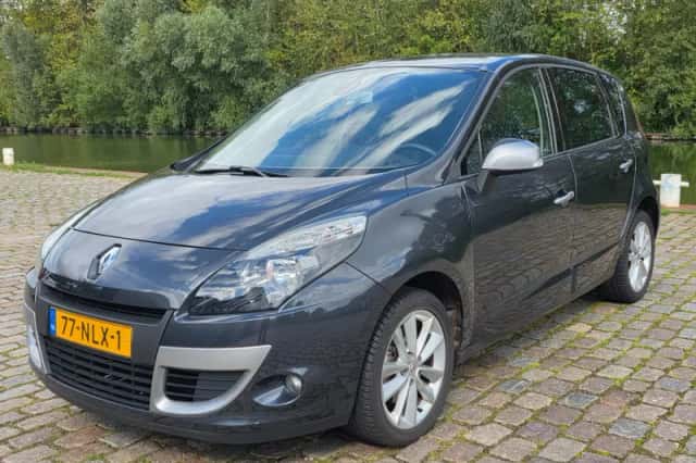 Renault Scénic (2010) thumbnail 2