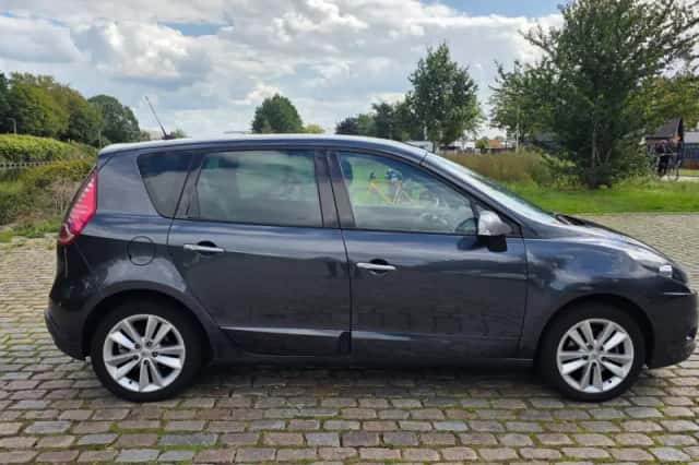 Renault Scénic (2010) thumbnail 6