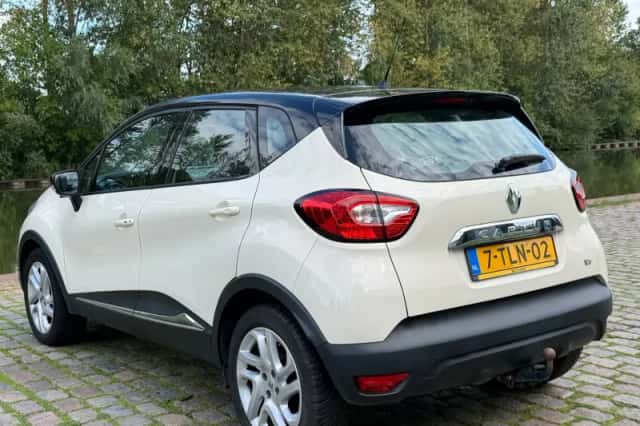 Renault Captur (2014) thumbnail 4