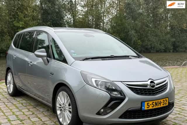 Opel Zafira (2013) thumbnail 1