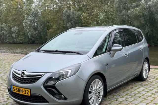 Opel Zafira (2013) thumbnail 2