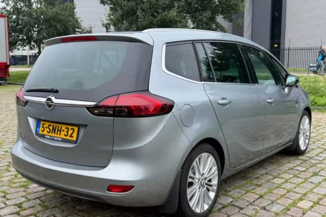 Opel Zafira (2013) thumbnail 3