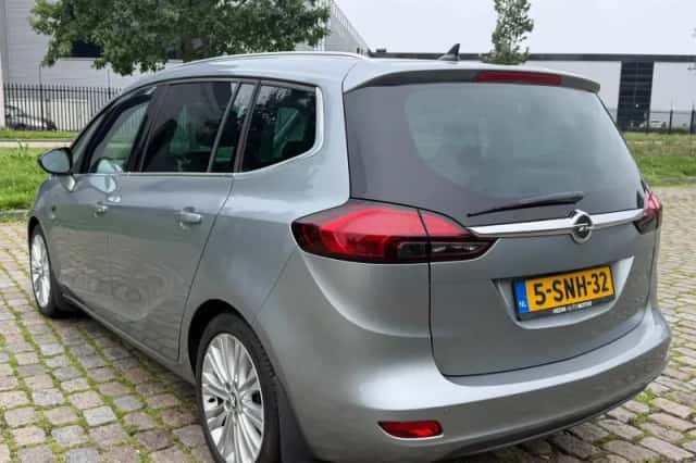 Opel Zafira (2013) thumbnail 4