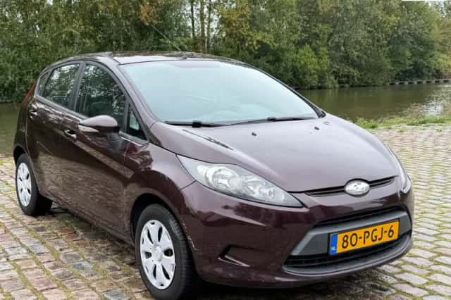 Ford Fiesta (2011) thumbnail 1