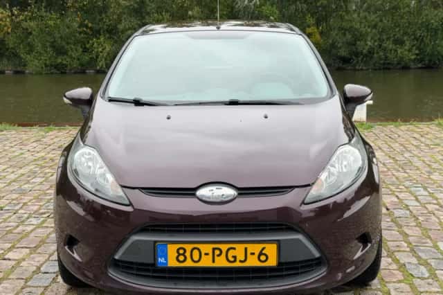 Ford Fiesta (2011) thumbnail 3