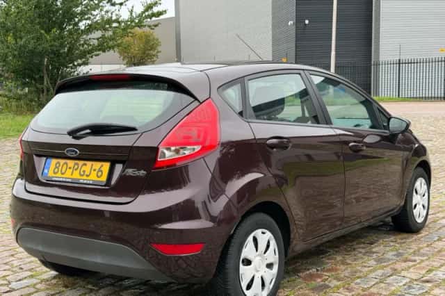 Ford Fiesta (2011) thumbnail 4