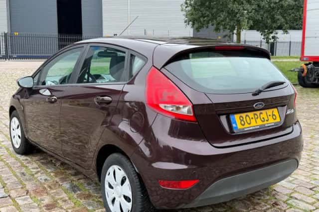 Ford Fiesta (2011) thumbnail 5