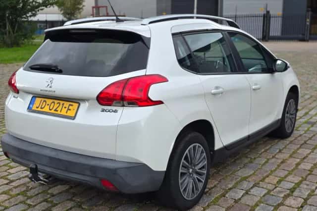 Peugeot 2008 (2016) thumbnail 3